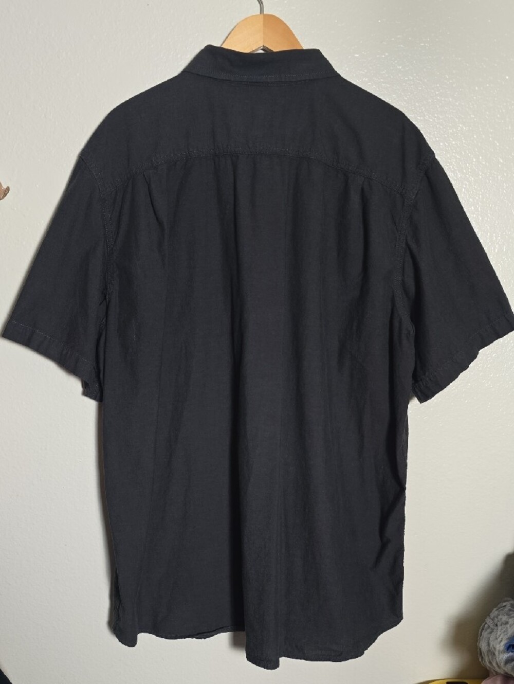 Carhartt Men’s Black Short-Sleeve Button-Down Work Shirt - Picture 4 of 9